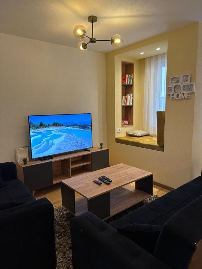 Ora-Prn,Peaceful Central Apartment Pristina Exterior foto